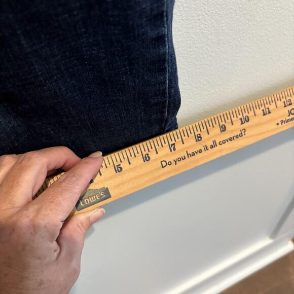 Levi's Jeans Women 33x30 Blue Classic Straight Dark Wash Denim Stretch 5-Pocket - Picture 10 of 15